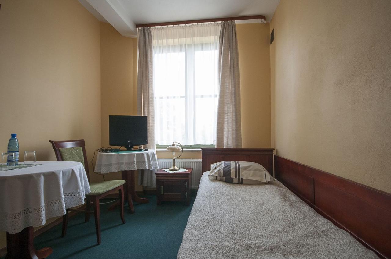 Hotel Restauracja Pod Parowozem Ostrowiec Swietokrzyski Luaran gambar